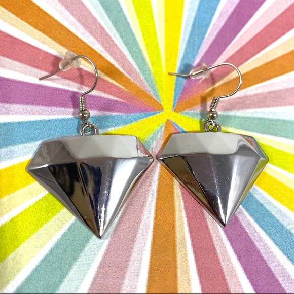 Shiny pop bling diamond Shaped earrings - Picture 1 of 3